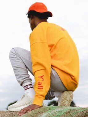 OUTDOOR VOICES Men’s Y’all Graphic Sweatshirt Yellow Size XL Comfy